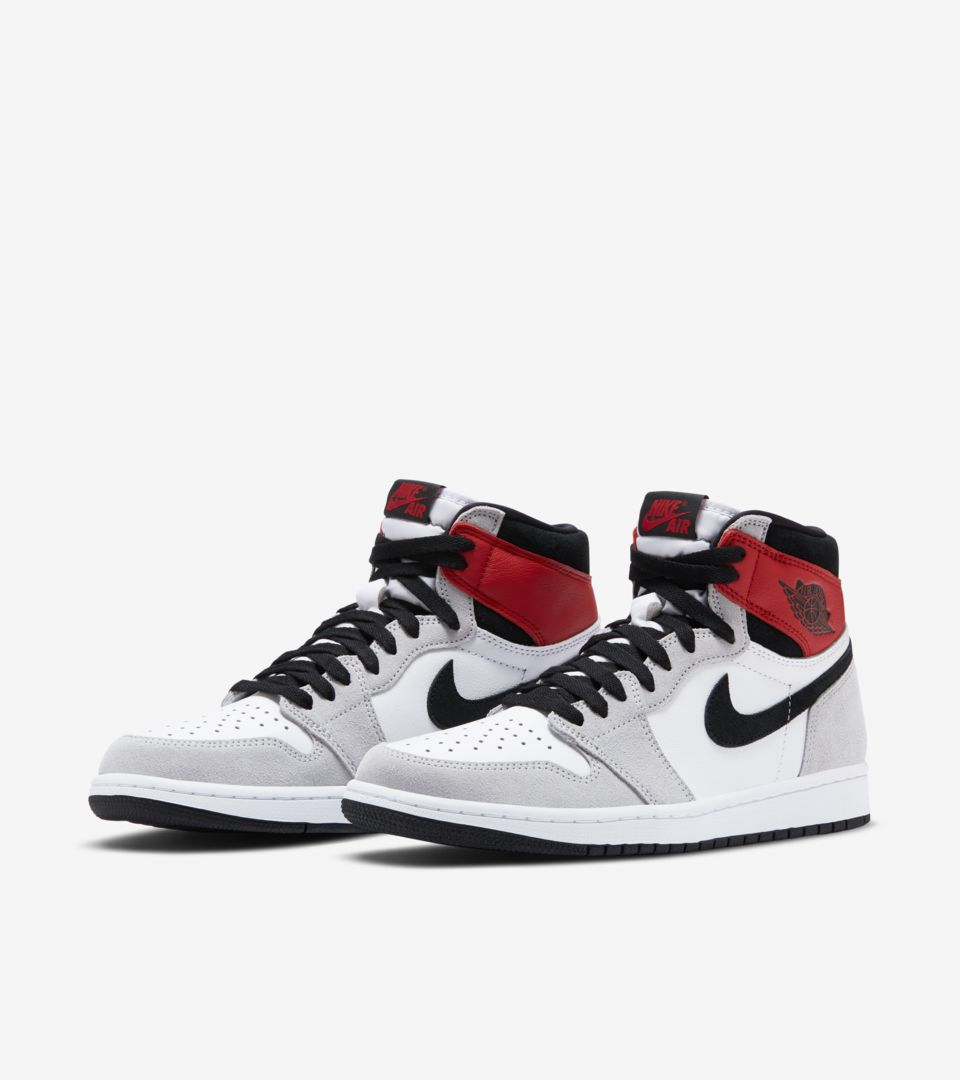 Air Jordan 1 Light Smoke Grey